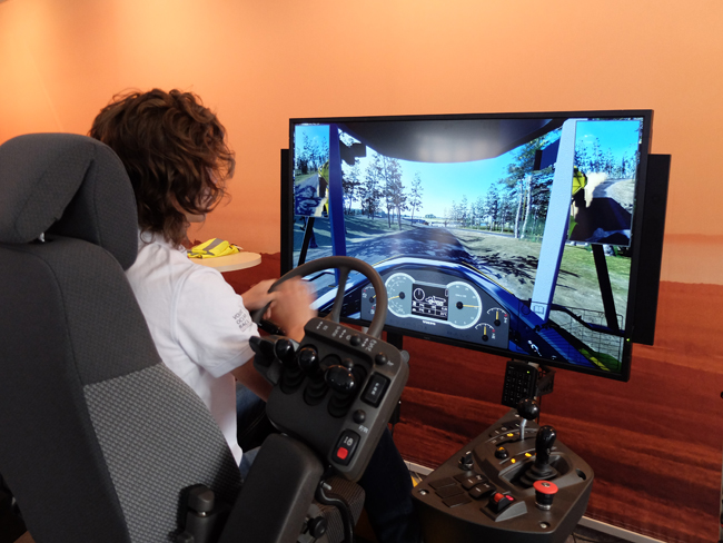 The simulator allows operator training in safety and without the need to take a production machine away from working duties DSCF1467650.jpg