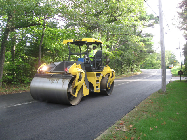 A BOMAG oscillation type compactor has proved its worth on a job in the US IMG_9091 650.jpg