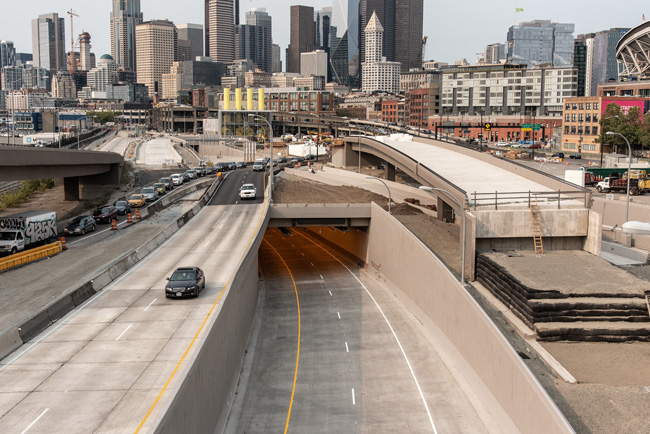 The stripes separate a deck into two 3.3m lanes, a 2.4m shoulder on the left side and a 0.6m buffer on the right (photo courtesy WSDoT) AlaskanWay-2 650.jpg