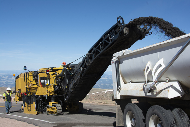 A Caterpillar milling machine has carried out important work on the Pikes Peak road link Cat_PM822_PikesPeak 650.jpg