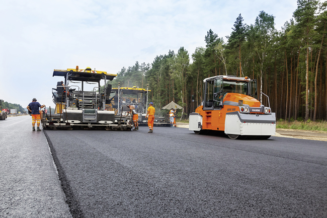 Using the Vögele pavers with their sophisticated controls ensured a high degree of repeatability VOEGELE_05_1_18_ V_187 650.jpg