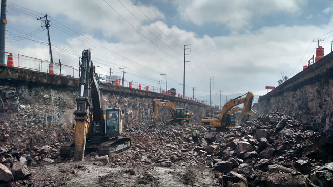 Indeco breakers have been proven on tough projects in Mexico, breaking out hard basalt rock Indeco Construye Puente en Queretaro.jpg