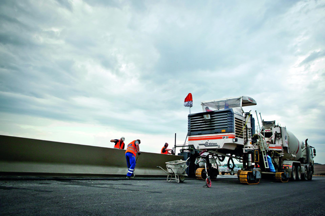 Better barriers for better roads (photo courtesy Delta Bloc) ERF - April 2019 - 1pp (photo DELTA BLOC)-1.jpg