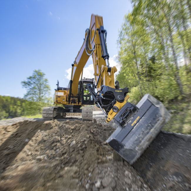 Engcon's powerful new EC233 tiltrotator is in full production Encon - EC233 tilt.jpg