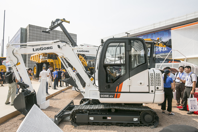 LiuGong is now offering customers the option of electric excavators in the 6tonne and 22tonne classes LiuGong 6tonne and 22tonne classes