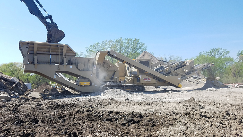 The pre-screen option on KPI’s FT4250 mobile impactor plant can maximise scalping ability KPI’s FT4250 mobile impactor