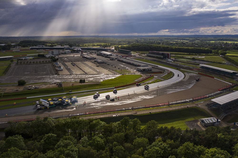 The famous Silverstone F1 racetrack in the UK was recently resurfaced by Tarmac using the latest paving technology from Topcon and Volz Consulting The famous Silverstone F1 racetrack