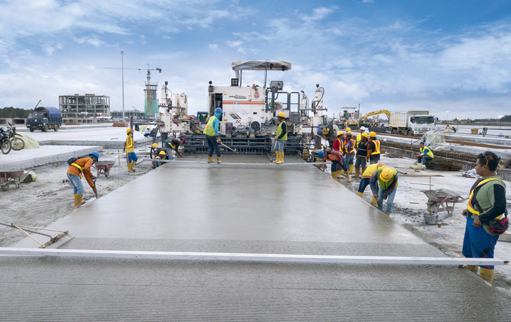 Wirtgen slipforming equipment has been used at the Yogyakarta International Airport to build the runways, taxiways and apron Wirtgen slipforming equipment