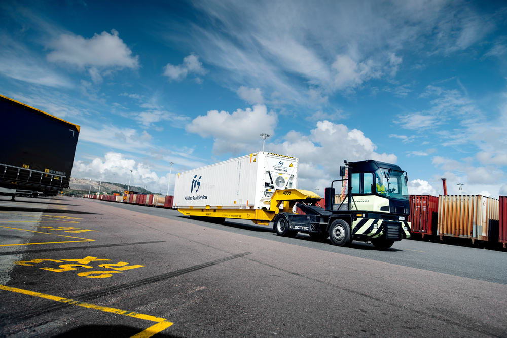 Volvo Penta’s fully electric terminal tractor is doing real work at a harbor in Sweden Volvo Penta’s fully electric terminal tractor is doing real work at a harbor in Sweden