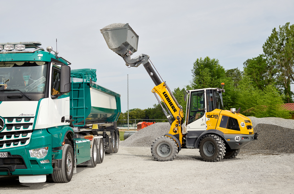 Liebherr is now offering a versatile loader with a telescopic boom Liebherr is now offering a versatile loader with a telescopic boom