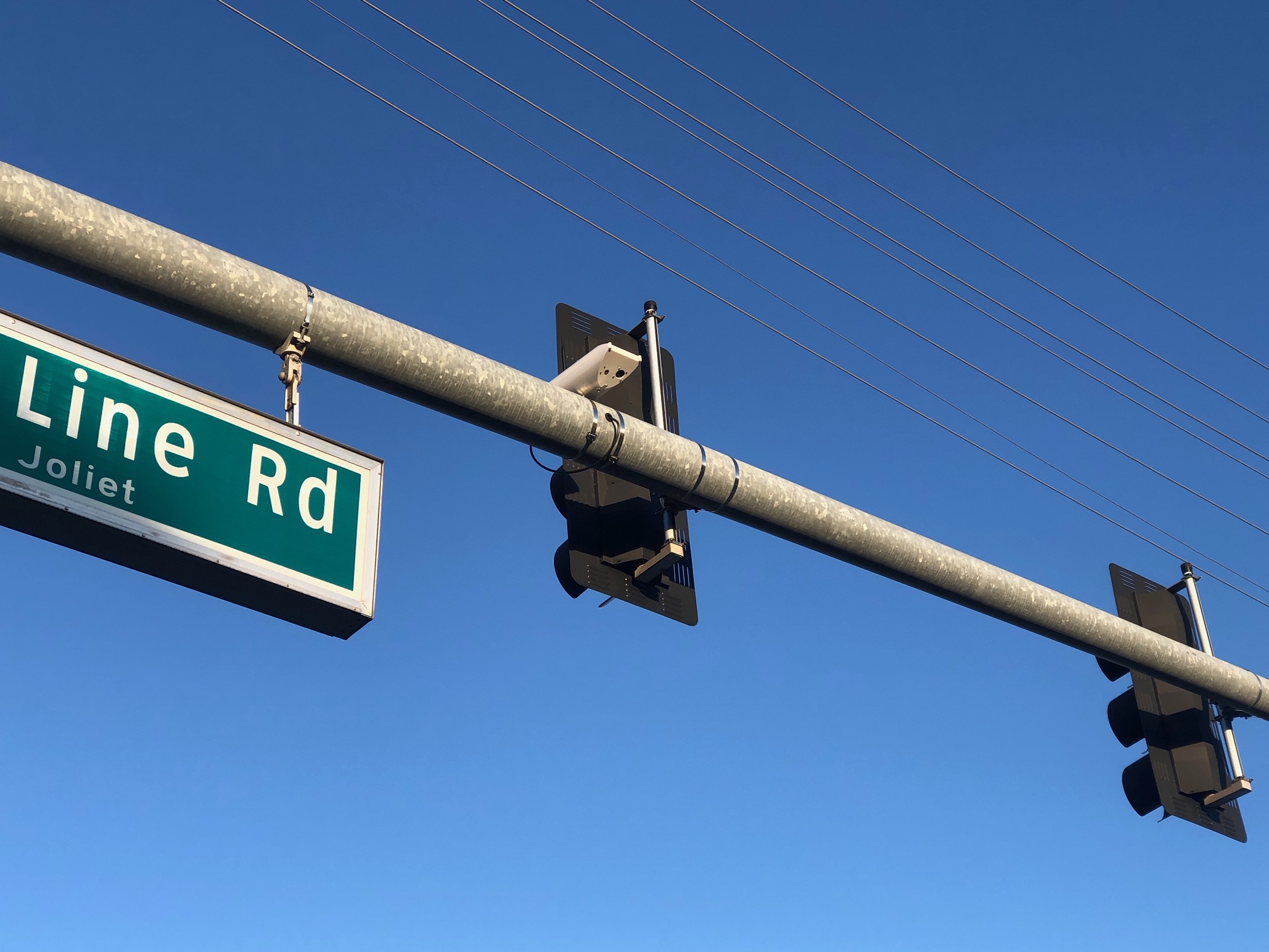 The Mini RWIS from US-based Frost Control Systems monitors air temperature, road temperature, dewpoint and humidity.