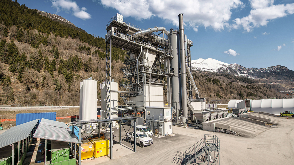 An Ammann plant has been playing a key role in the rebuilding of the busy N2 route in Switzerland An Ammann plant has been playing a key role in the rebuilding of the busy N2 route in Switzerland