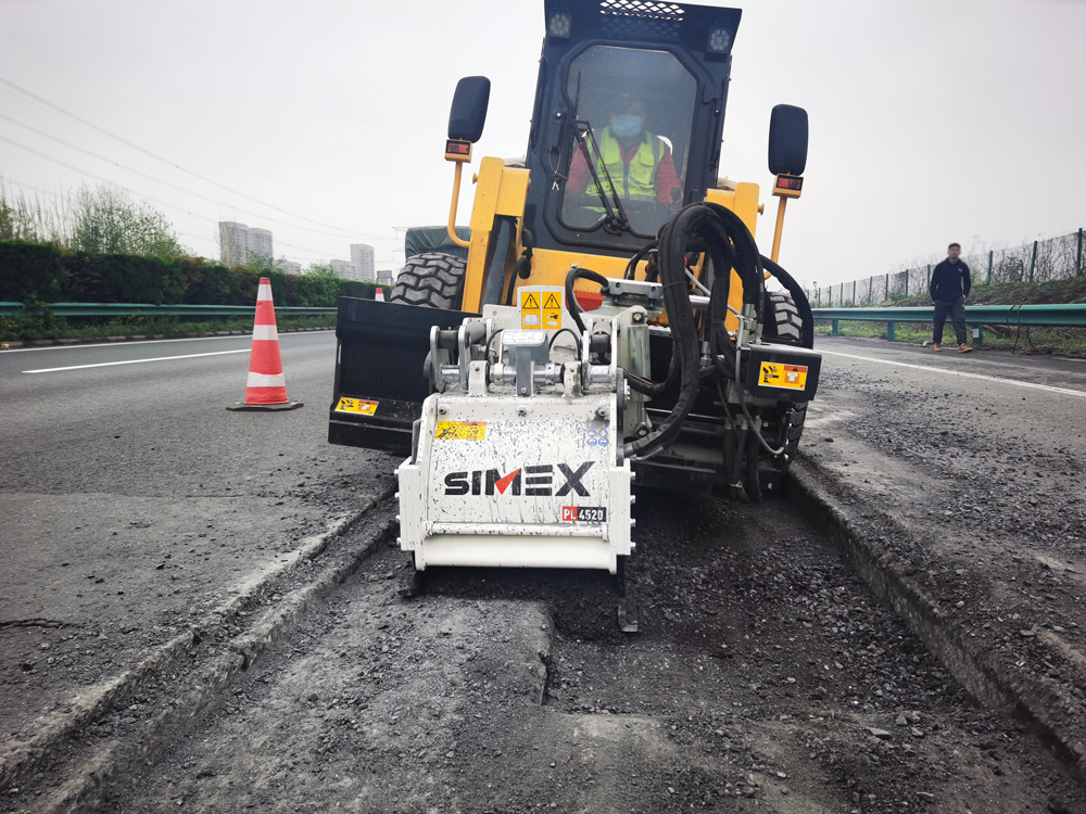 The Simex PL 45.20 is suited for use on compact machines