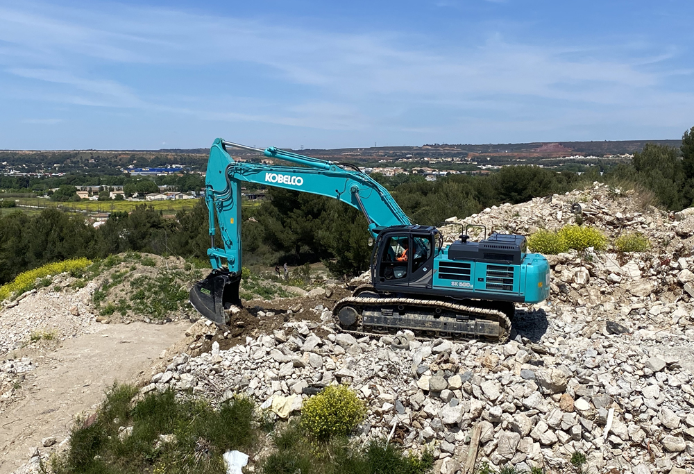 Kobelco is now offering two new top-of-the-range excavators for the 50tonne class Kobelco is now offering two new top-of-the-range excavators for the 50tonne class
