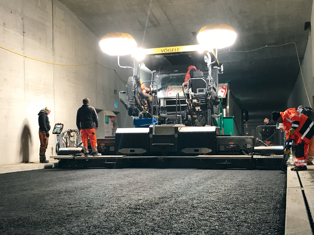 Two Vögele pavers were used for the low temperature surfacing work on the tunnel in Karlsruhe Two Vögele pavers were used for the low temperature surfacing work on the tunnel in Karlsruhe
