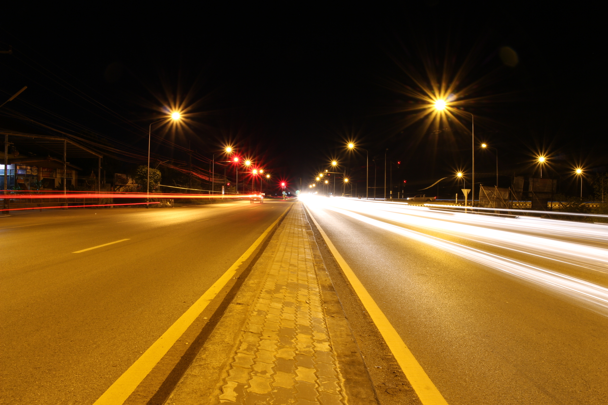 Cimcon’s LightingGale Central Management System enables users to manage street lights from any web browser (image © Thinnapat Porbootdee/Dreamstime)