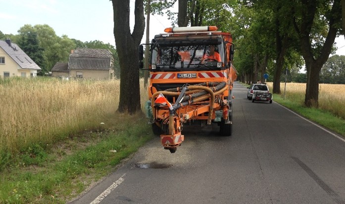 All the stages of the reparation are done using the nozzle of the working arm while the driver-operator is safely inside the cab of the truck