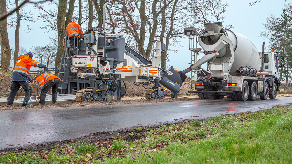 The Wirtgen compact slipformer was able to handle the job quickly and efficiently The Wirtgen compact slipformer was able to handle the job quickly and efficiently