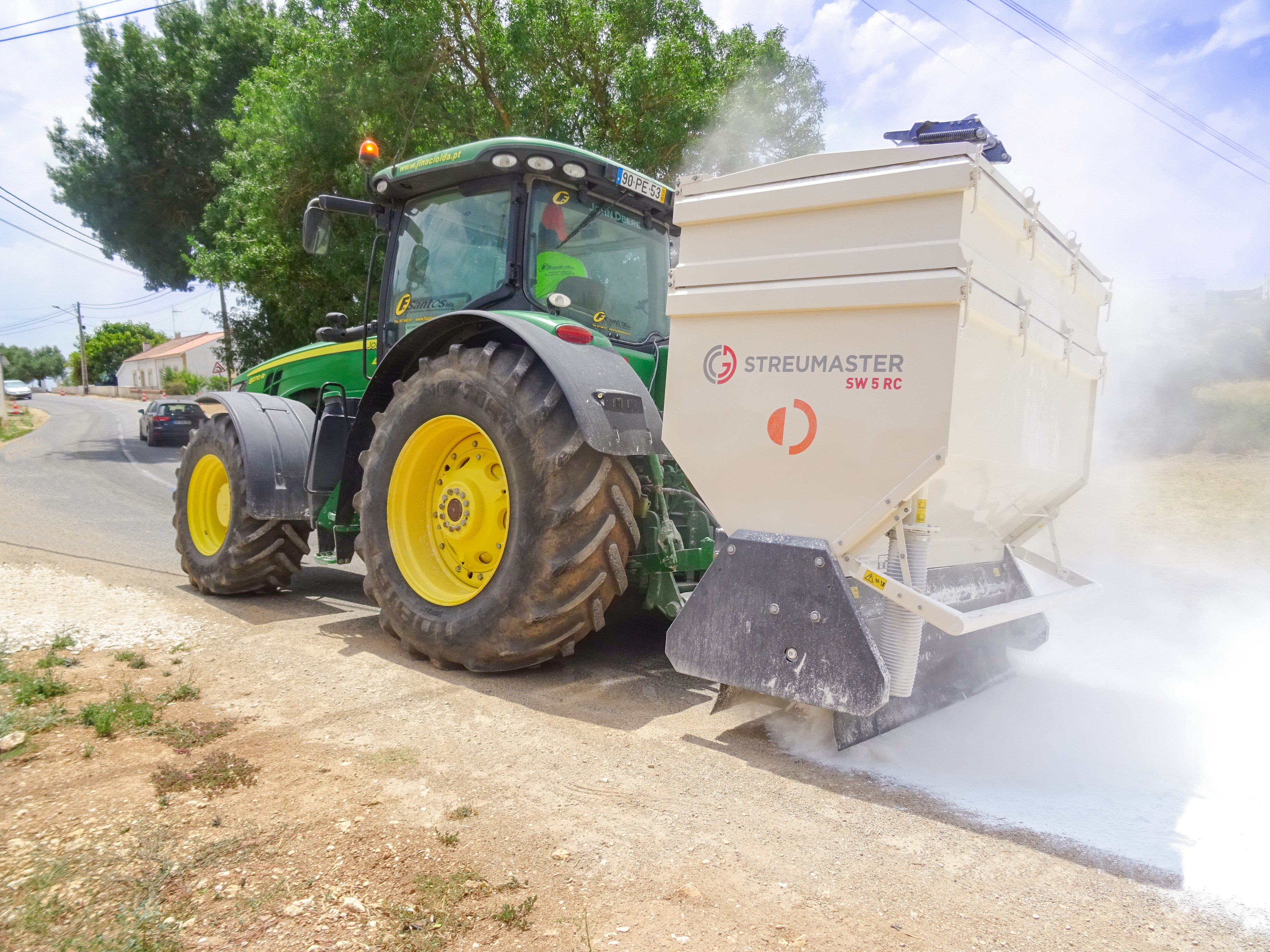A Streumaster spreader unit was fitted to a John Deere tractor