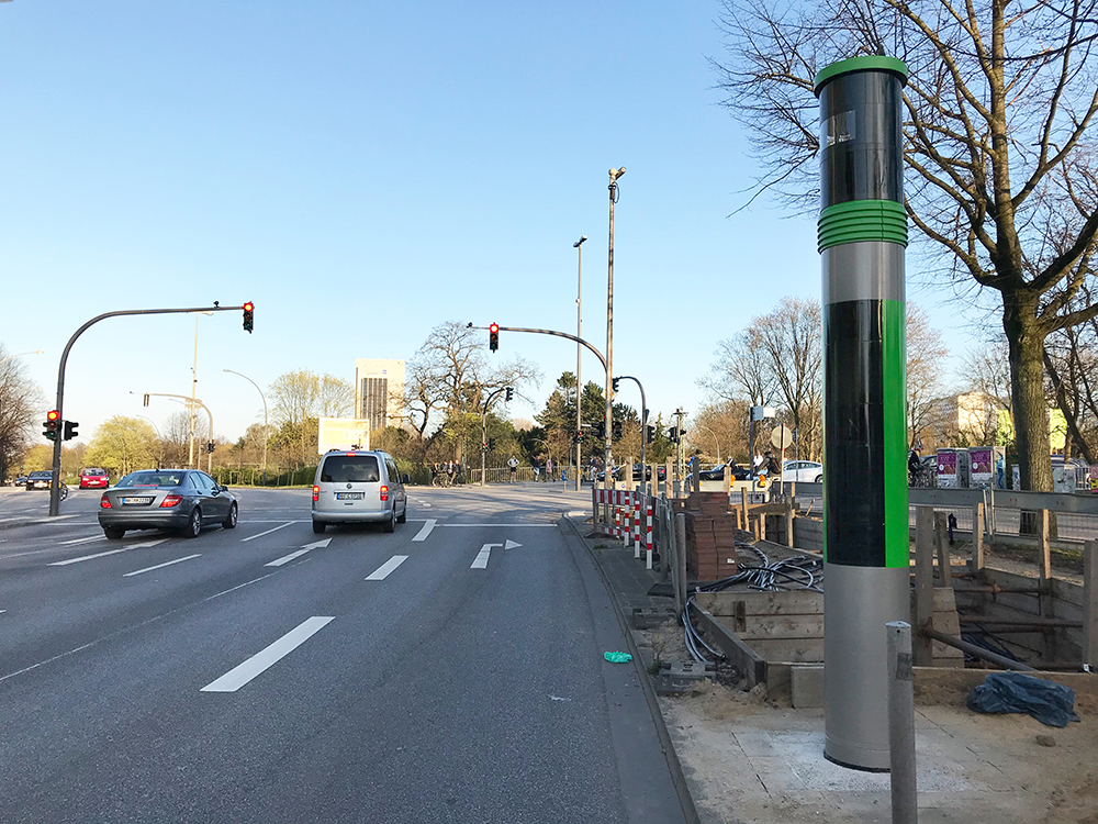 Vitronic sensors are installed inside a roadside pillar at Hamburg’s K94 junction Vitronic sensors are installed inside a roadside pillar at Hamburg’s K94 junction
