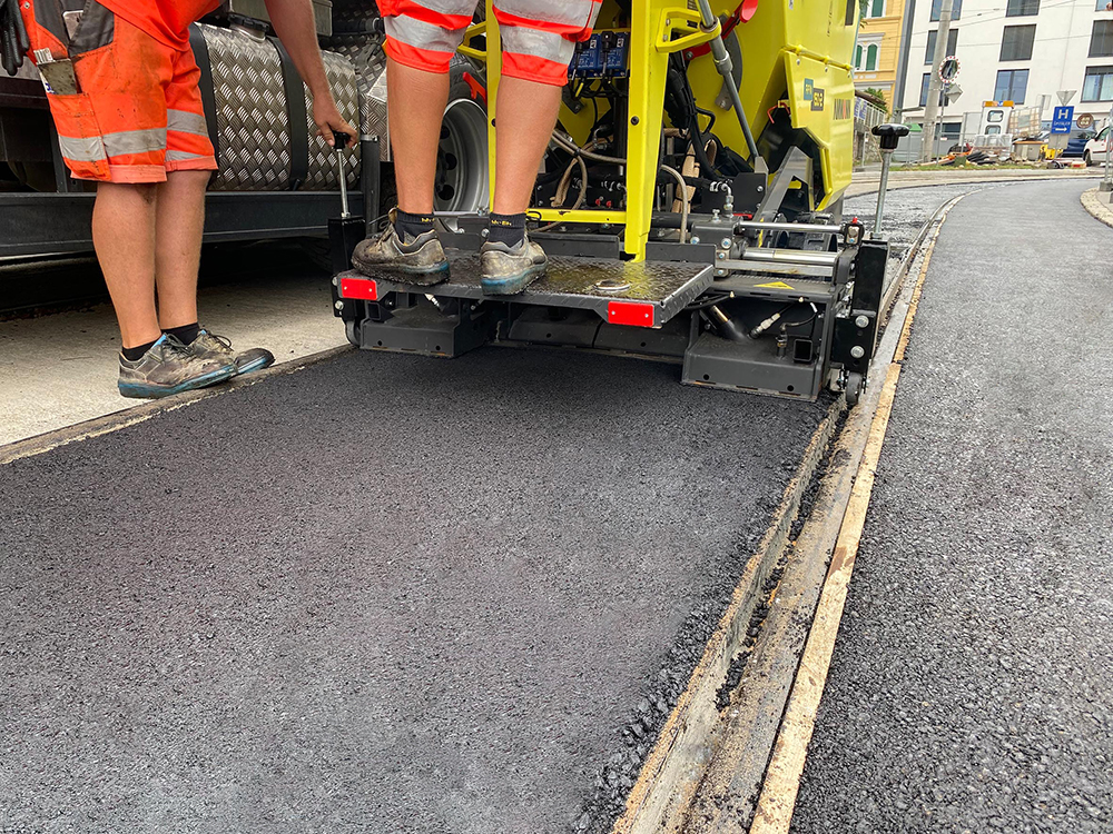 Ammann’s compact pavers offers versatility for jobs in tight working spaces Ammann’s compact pavers offers versatility for jobs in tight working spaces