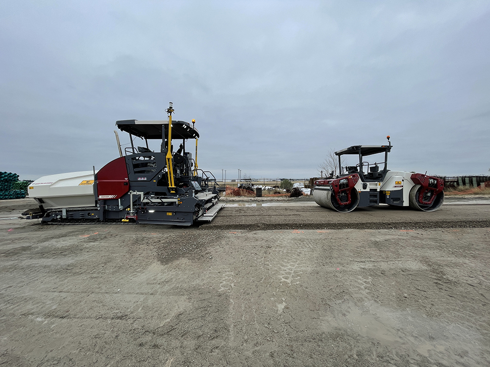 Contractor Flatiron has completed its training with a Dynapac paver and compactors and is laying new RCC surfacing at Houston Airport Contractor Flatiron has completed its training with a Dynapac paver and compactors and is laying new RCC surfacing at Houston Airport