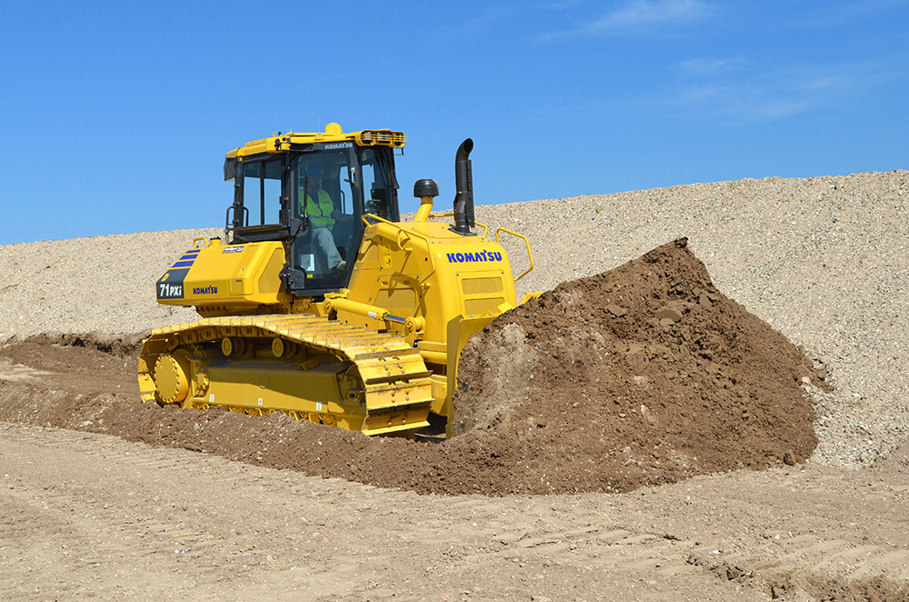 Komatsu’s D71-24, the company’s largest ever hydrostatic transmission dozer Komatsu’s D71-24, the company’s largest ever hydrostatic transmission dozer
