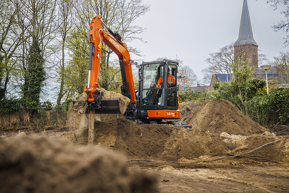 Hitachi Construction Machinery (Europe) has launched its first zero-emission 5-tonne battery powered excavator Hitachi Construction Machinery (Europe) has launched its first zero-emission 5-tonne battery powered excavator