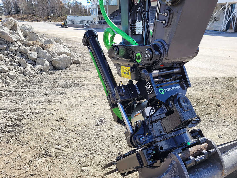 The SQ50 will be phased in on X12 and X14 tiltrotators meaning that future S-type quick couplers and tiltrotators will be upgradeable to SQ-type The SQ50 will be phased in on X12 and X14 tiltrotators meaning that future S-type quick couplers and tiltrotators will be upgradeable to SQ-type