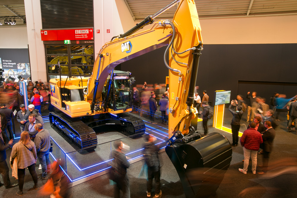 The 320 excavator (pictured) and the other electric prototypes have Cat’s dedicated blue branding for electric machines The 320 excavator (pictured) and the other electric prototypes have Cat’s dedicated blue branding for electric machines