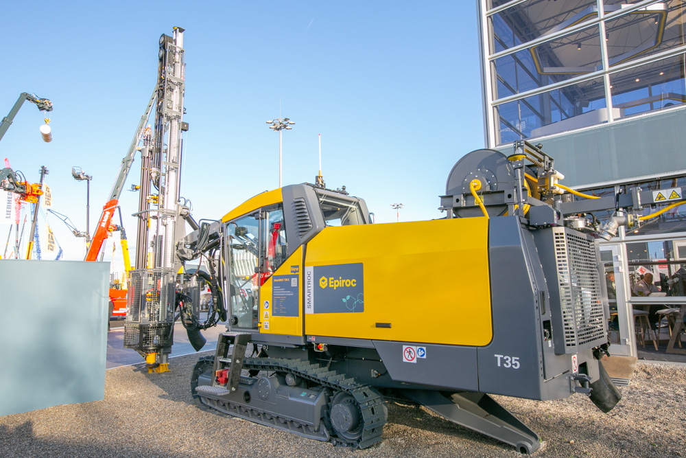 A demonstrator of Epiroc’s new SmartROC T35 E tophammer A demonstrator of Epiroc’s new SmartROC T35 E tophammer