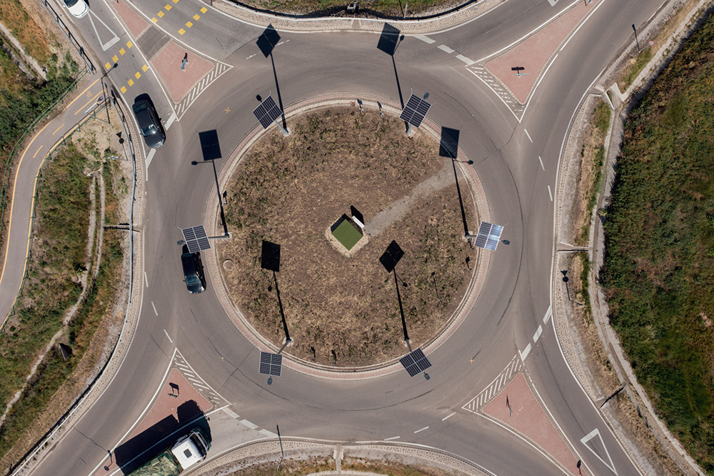 The lamps poles - which are casting long black shadows - are located only on the roundabout island and at a bicycle crossing (image courtesy NIF) The lamps poles - which are casting long black shadows - are located only on the roundabout island and at a bicycle crossing (image courtesy NIF)