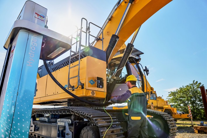 Liebherr has won an innovation award for its hydrogen-fuelled excavator Liebherr has won an innovation award for its hydrogen-fuelled excavator