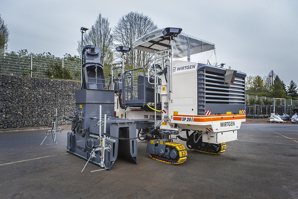 Versatility and mobility are claimed for Wirtgen’s new SP 20 (i) offset paver Versatility and mobility are claimed for Wirtgen’s new SP 20 (i) offset paver