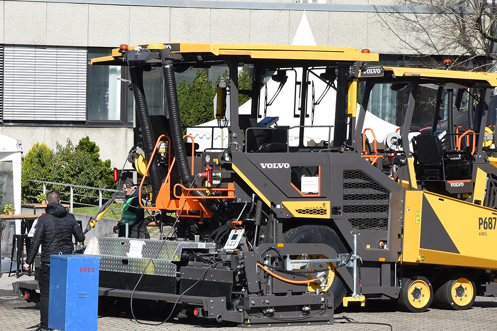 Volvo CE’s new system allows a paver screed to be preheated from an external electrical supply before the crew arrives onsite Volvo CE’s new system allows a paver screed to be preheated from an external electrical supply before the crew arrives onsite