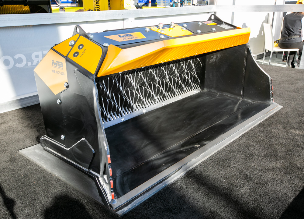 The MB-HDS220 padding bucket can be used with skid steers and loaders The MB-HDS220 padding bucket can be used with skid steers and loaders