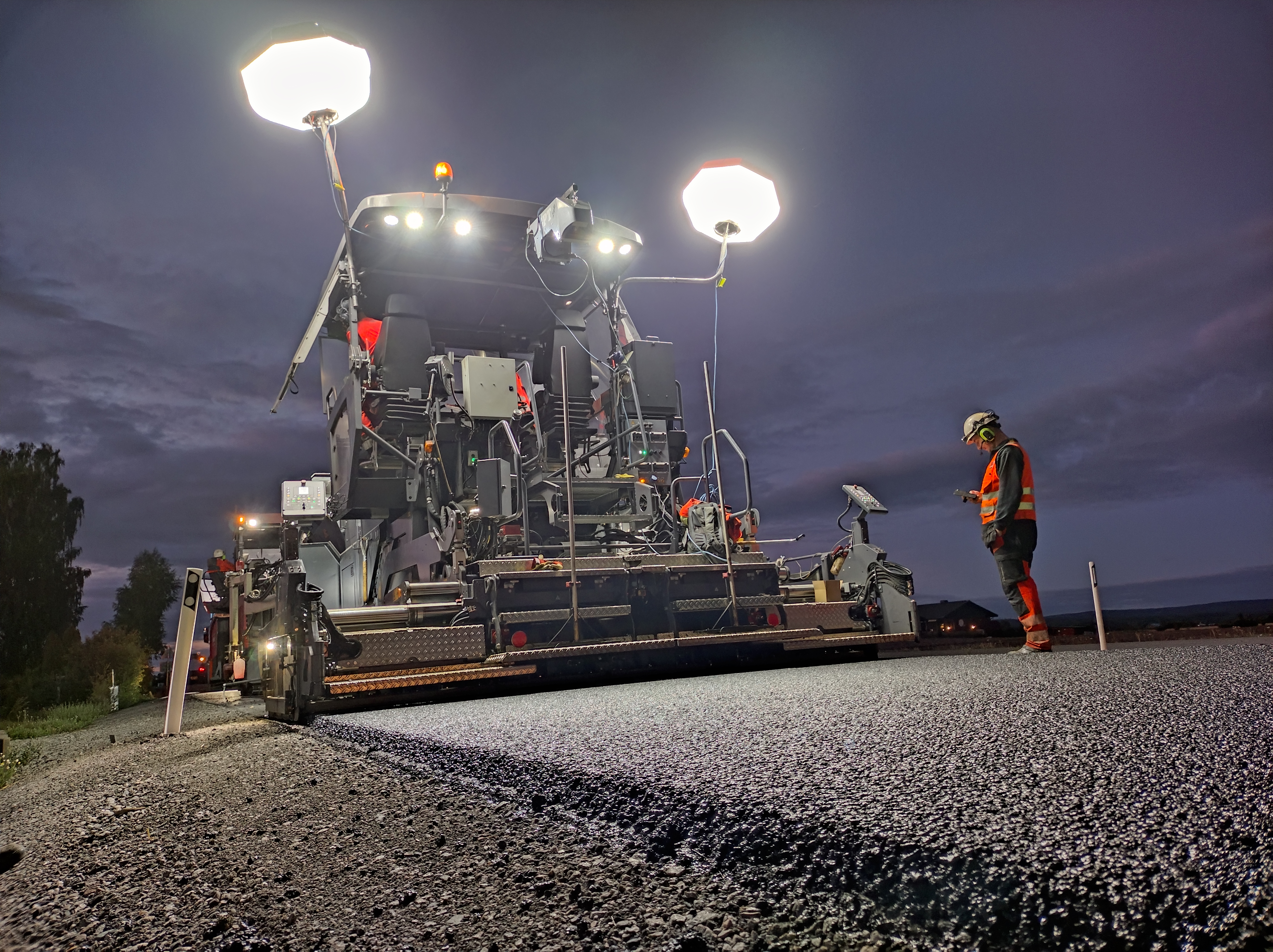 Dynapac now offers a sprayjet system based on its SD2500 paver