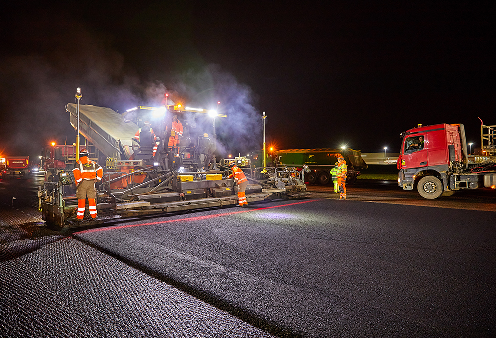 The asphalt pavers use one or two Trimble MT900 Machine Targets depending on their position in the paver setup and are guided in 3D by the Trimble PCS900 Paving Control System and Trimble SPS930 Universal Total Stations -Photo La Compagnie Générale de Photographie The asphalt pavers use one or two Trimble MT900 Machine Targets depending on their position in the paver setup and are guided in 3D by the Trimble PCS900 Paving Control System and Trimble SPS930 Universal Total Stations -Photo La Compagnie Générale de Photographie