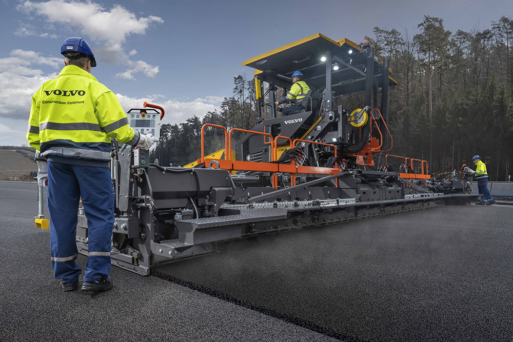 Volvo CE is offering new electric fixed screeds for wide paving operations Volvo CE is offering new electric fixed screeds for wide paving operations