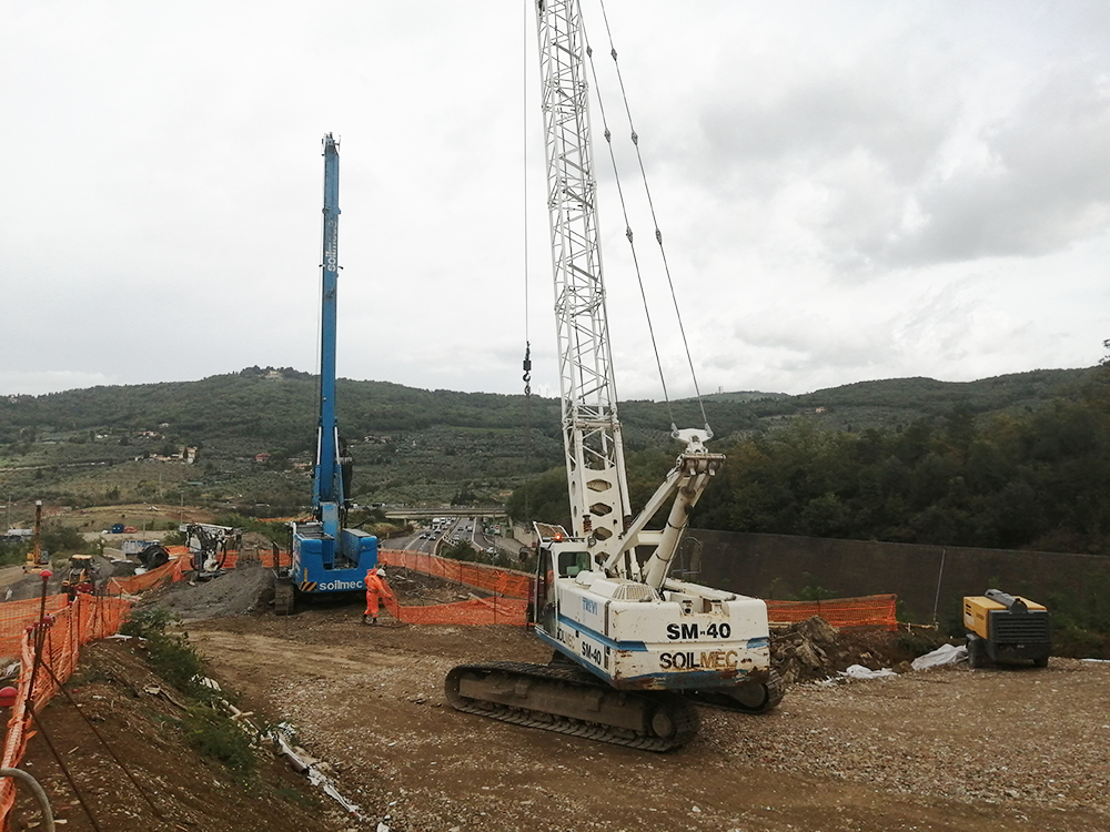 Soilmec piling machines are carrying out piling work for a road widening project in Italy Soilmec piling machines are carrying out piling work for a road widening project in Italy