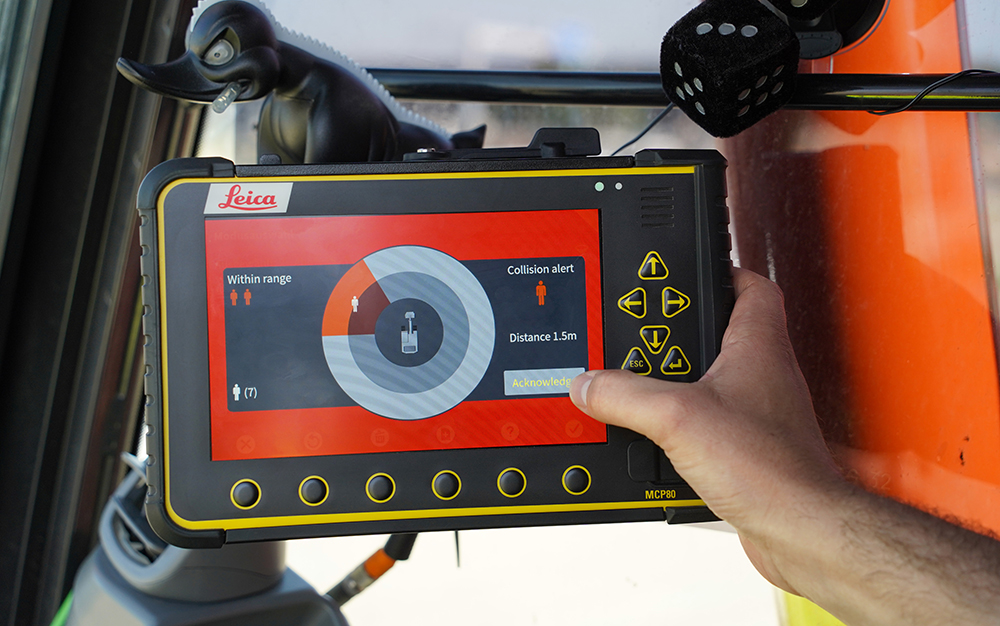 Leica iCON PA80: Integrates the Personal Alert functionality into the Leica MC1 machine control solution. Leica iCON PA80: Integrates the Personal Alert functionality into the Leica MC1 machine control solution.