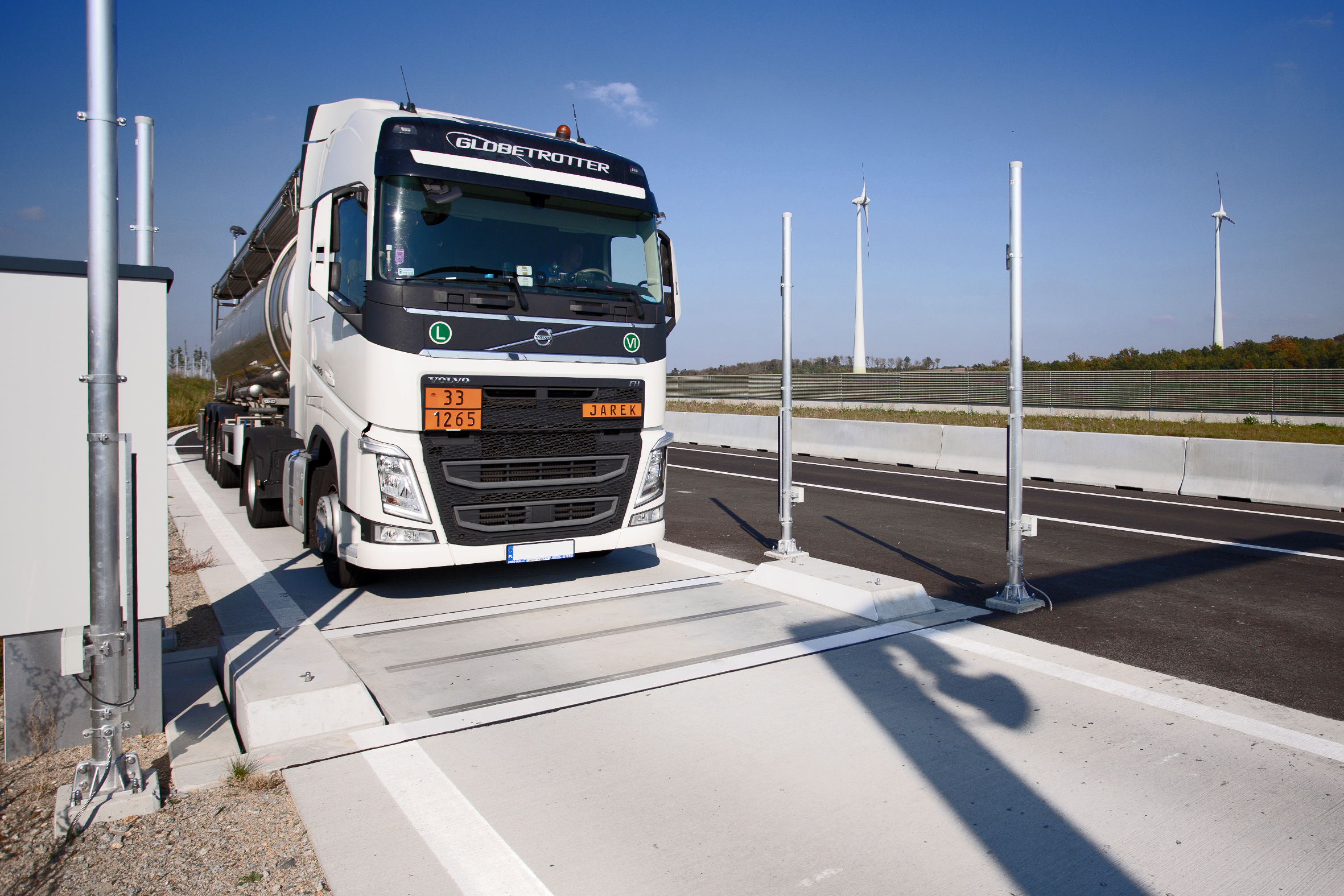 Dynaweigh’s popular HHB01 and HHB02 scales record the total weight and axle loads automatically during crossings at up to 35km/h (image courtesy Batsch Dynaweigh)