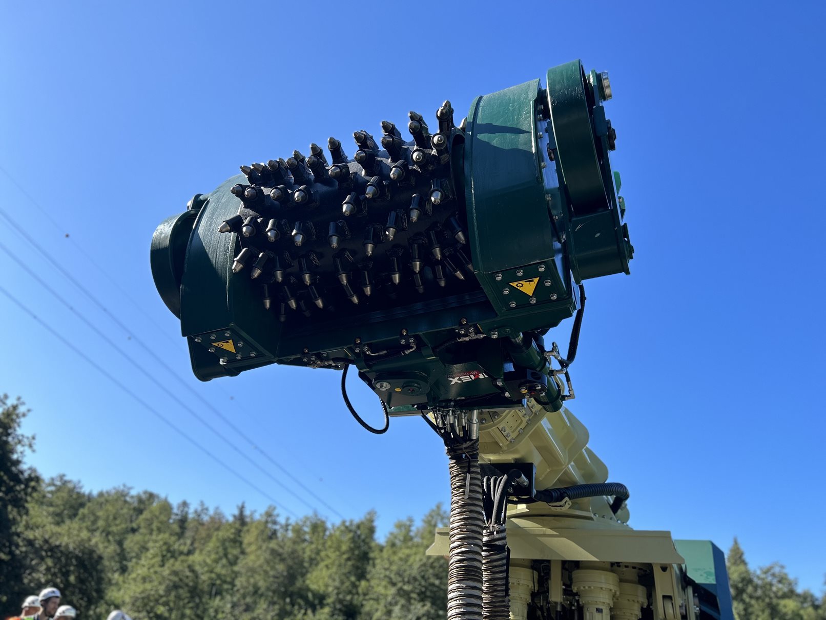 Because the operating weigh of the MP 1000HD is over 4,000kg, it requires a dedicated excavator with enough high hydraulic capacity for performance in tunnel vaults
