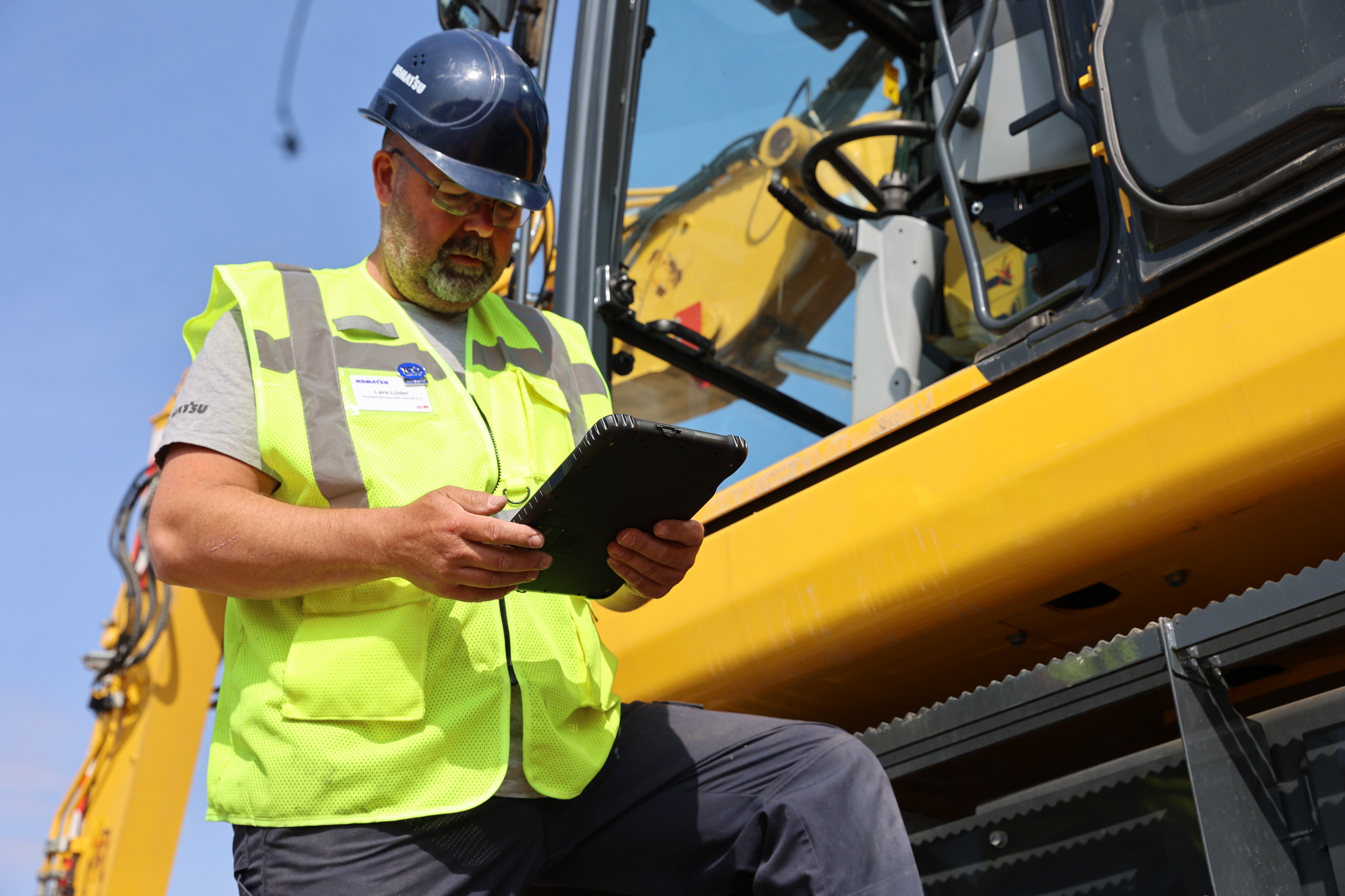 It is now 10 years since Komatsu introduced its iMC technology, which has since been developed significantly
