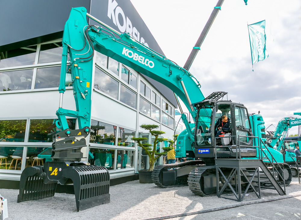 Kobelco’s powerful new short tailswing excavator offers versatility