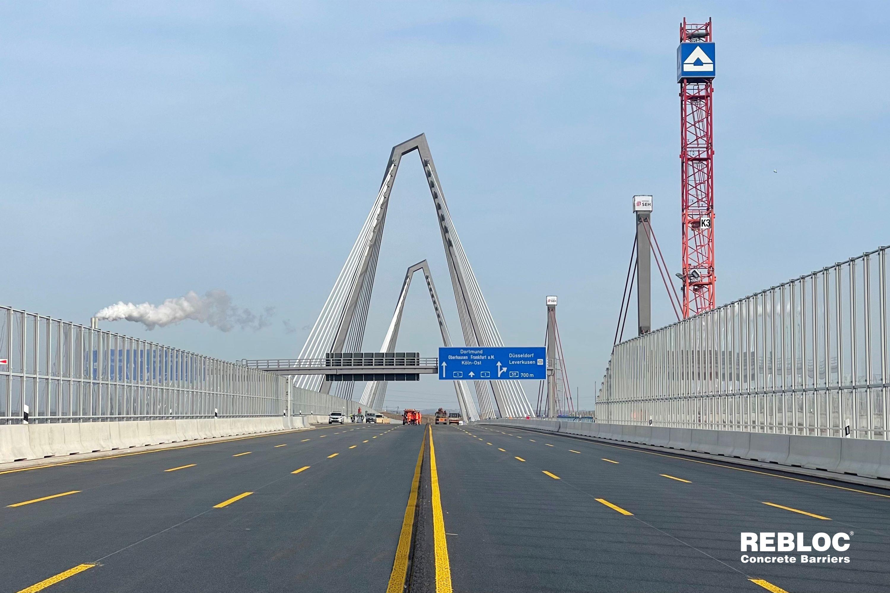 The bridge, part of the A1, and the access ramps are equipped with the REBLOC 100 SF(P) H4b/W4 system (image courtesy REBLOC)