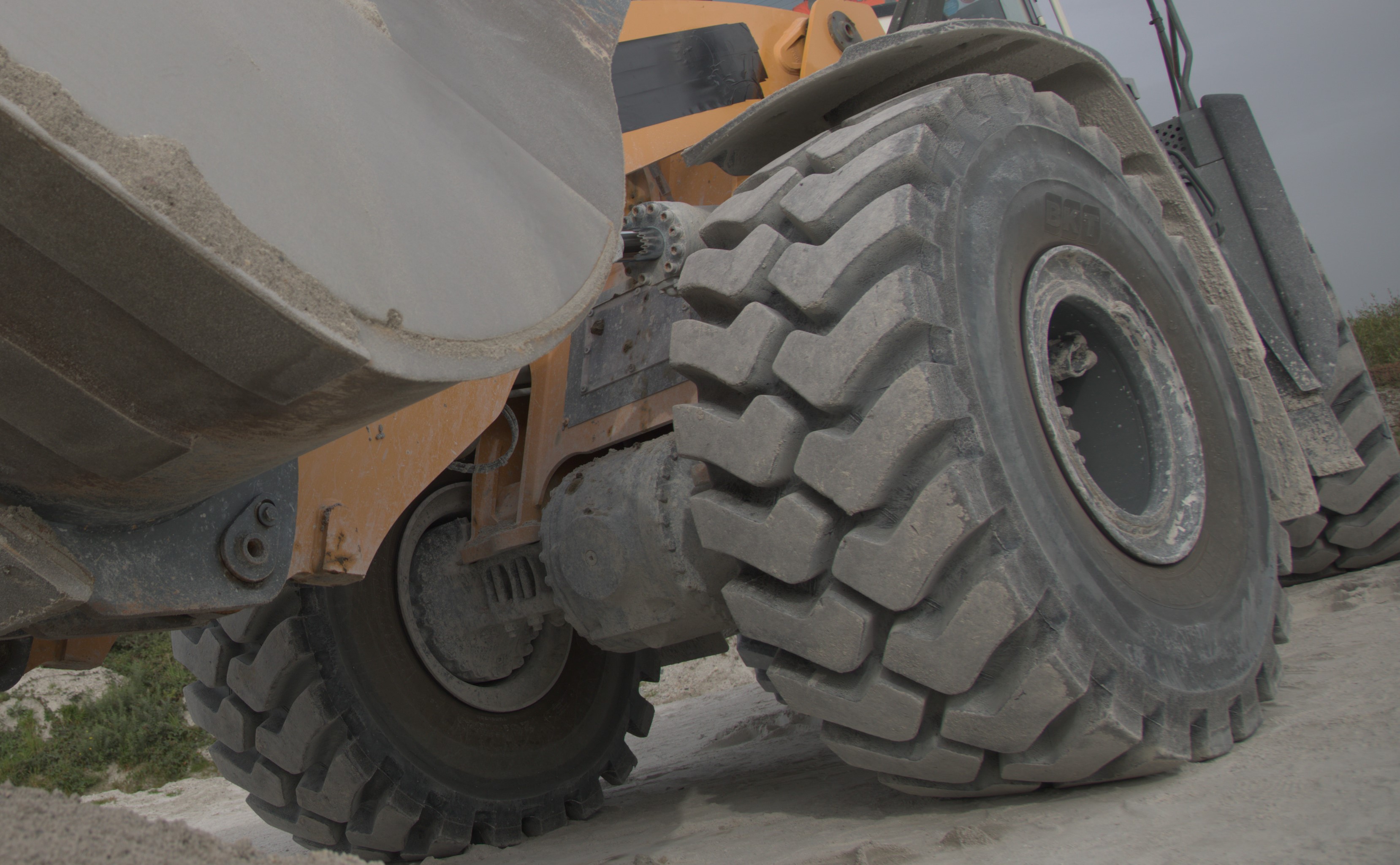 BKT tyres re proving hard wearing for a difficult extraction application in the UK