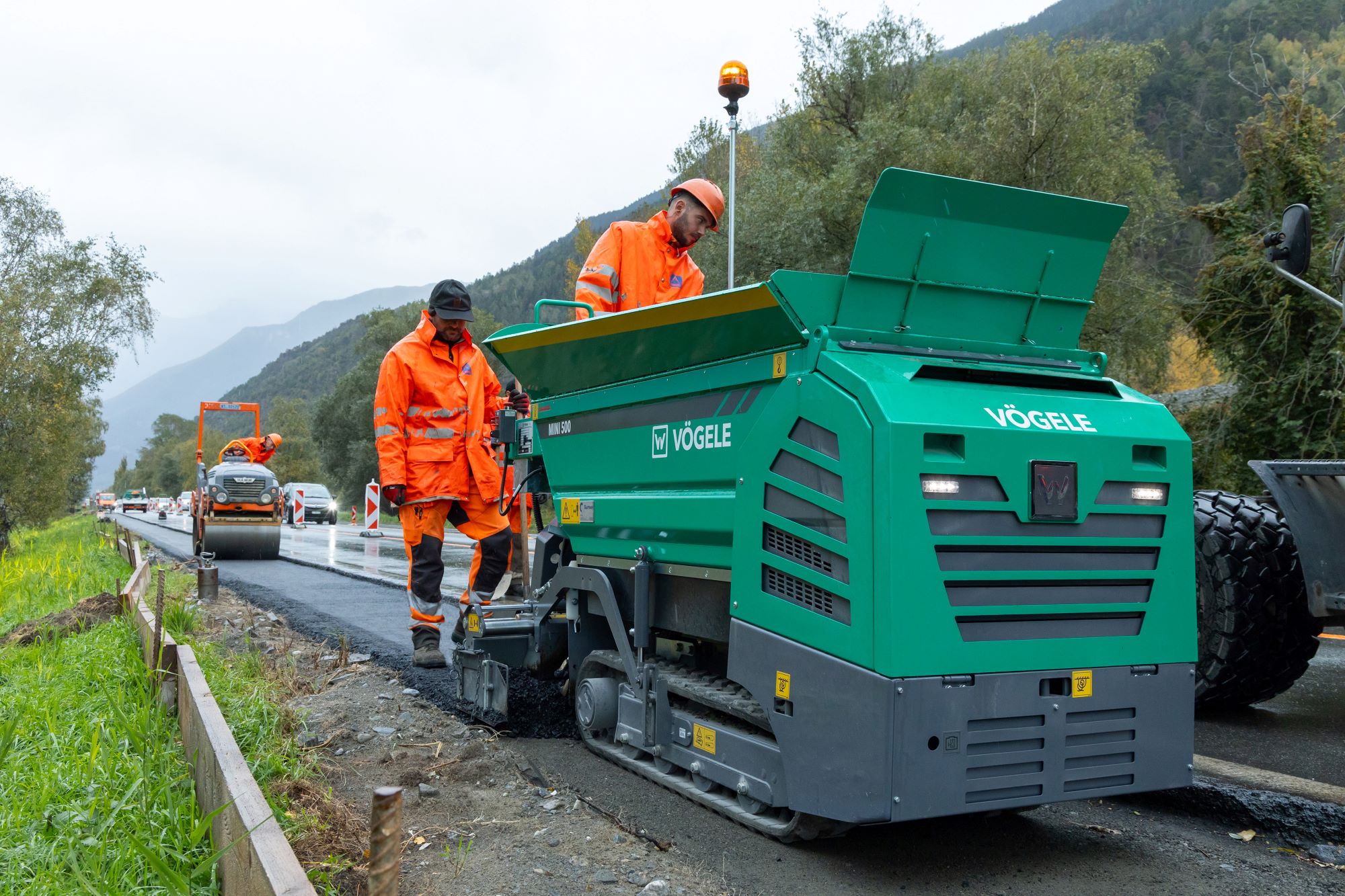The MINI 500 can be operated by one person who has everything in view from the central operator’s platform