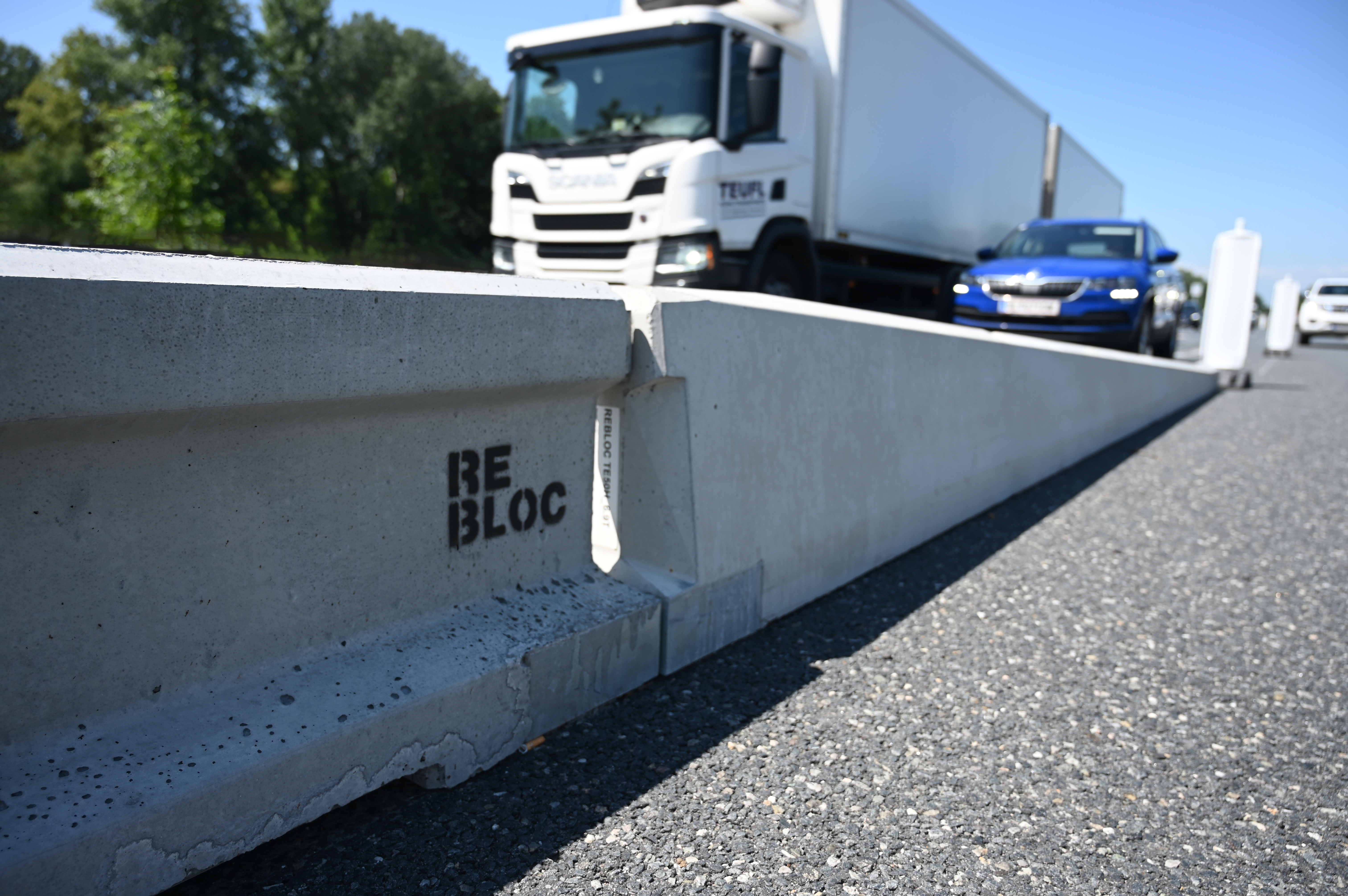 Redirecting instead of stopping: Rebloc’s tested end terminal element for temporary vehicle restraint systems