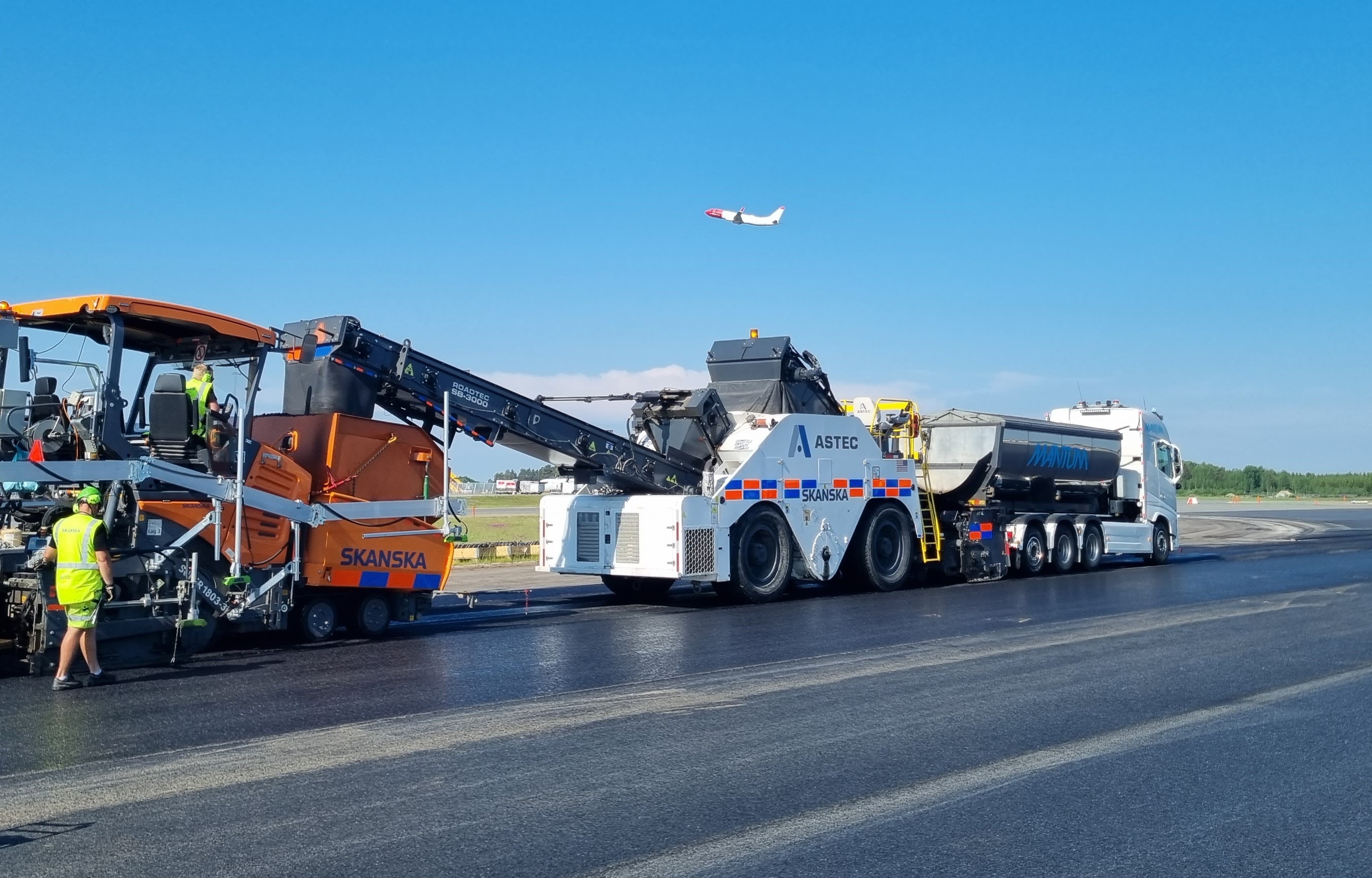 The use of new technology at Sweden’s Arlanda Airport is expected to lengthen the life of the asphalt taxiway, image courtesy of Kenneth Olsson, Skanska